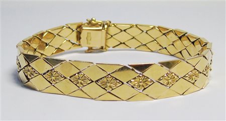 BRACCIALE IN ORO GIALLO in oro giallo 18 kt, 23,90 gr., com motivo geometrico...