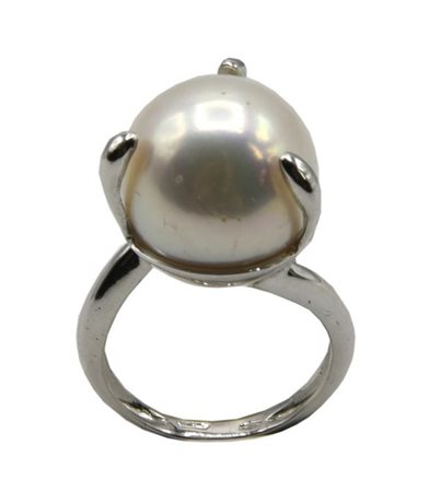 ANELLO CON PERLA AUSTRALIANA in oro bianco 18kt, con al centro perla...