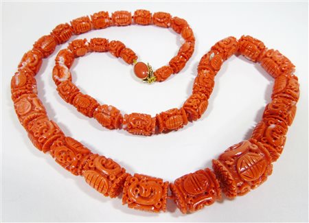 PARURE IN CORALLO MOMO GIAPPONESE collana a un filo con cilindri di corallo...