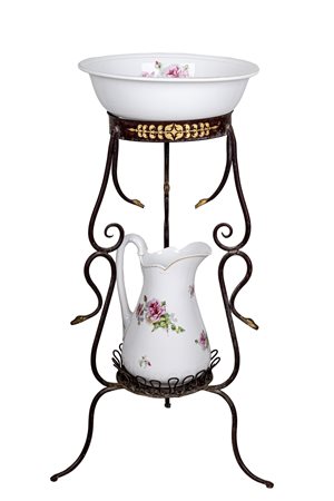 Lavabo XIX secolo in ferro battuto laccato nero-oro con brocca e bacinella in...