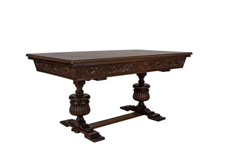 Tavolo allungabile e sei sedie Inghilterra inizi XX secolo rovere intagliato,...