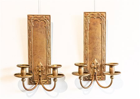 Coppia di appliques Liberty dorate su bronzo martellato 1910 modello Ramsden...