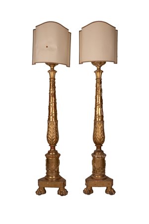 Coppia di grandi torciere Italia centrale XIX secolo in legno intagliato e...