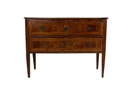 Cassettone Toscana inizi XIX secolo in noce filettato piano rettangolare,...