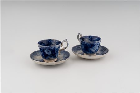 Coppia di tazzine Villeroy & Boch XIX secolo in porcellana bianca e blu,...