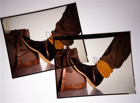 Irving Penn (Plainfield, 1917 - New York, 2009) per catalogo Gucci P/E 1983, foto scarpe con calze