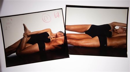 Irving Penn (Plainfield, 1917 - New York, 2009) per catalogo Gucci P/E 1983, foto modelli stesi in