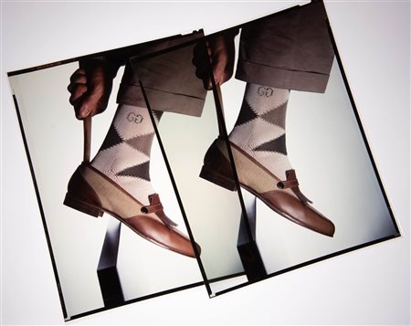 Irving Penn (Plainfield, 1917 - New York, 2009) per catalogo Gucci P/E 1983, foto calze a rombi - 2