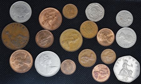 LOTTO DI MONETE composto da 18 monete inglesi: - 1/2 new penny 1971 - 1/2 new...