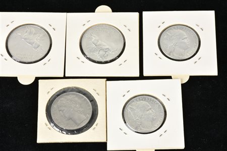 LOTTO DI 5 MONETE REPUBBLICA ITALIANA composto da: 5 lire 1949 5 lire 1949 10...