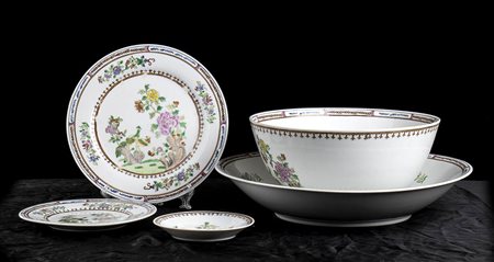 <br>PARTE DI SERVIZIO IN PORCELLANA DIPINTA<br>Europa.