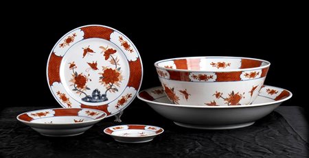 <br>PARTE DI SERVIZIO IN PORCELLANA DIPINTA<br>Cina, seconda metà del XX secolo