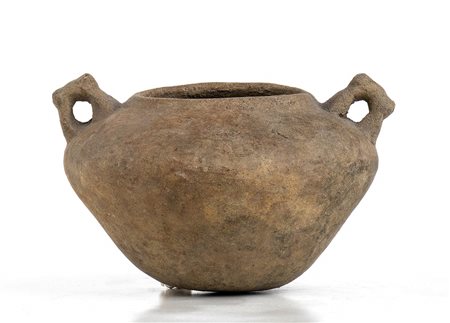 <br>OLLETTA IN IMPASTO CON ANSE CRESTATE<br>VII secolo a.C.