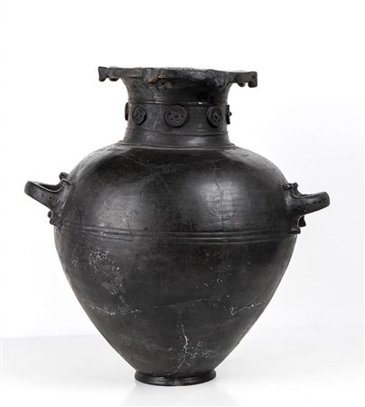 <br>MONUMENTALE HYDRIA IN BUCCHERO PESANTE<br>Etruria meridionale, VI secolo a.C.