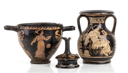 <br>GRUPPO DI TRE VASI A FIGURE ROSSE<br>Italia meridionale, IV secolo a.C.