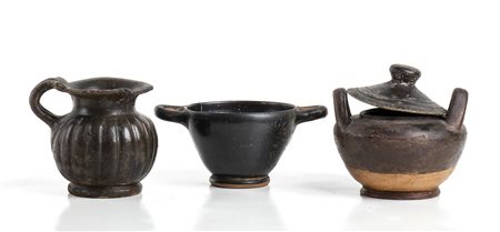 <br>GRUPPO DI QUATTRO FORME CERAMICHE A VERNICE NERA<br>IV - III secolo a.C.