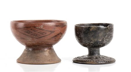 <br>COPPIA DI COPPE<br>Messico, Area di Michoacán de Ocampo<br>alt. massima cm 10; diam. massimo cm 14<br><br>Intatte.<br><br>Dalla collezione di Maria Pia e Amintore Fanfani.