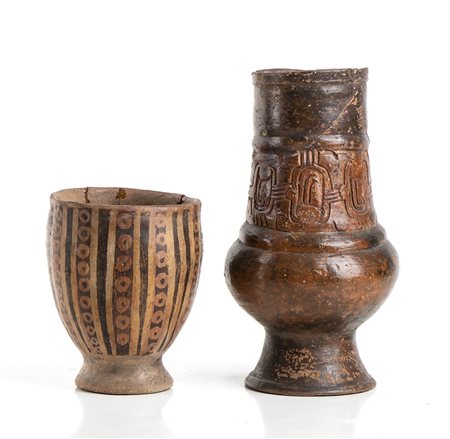 <br>COPPIA DI VASI POLICROMI<br>Messico, Cultura di Casas Grandes e Perù, Cultura Chavín<br>alt. massima cm 20<br><br>Restauri ricostruttivi e integrativi sparsi
