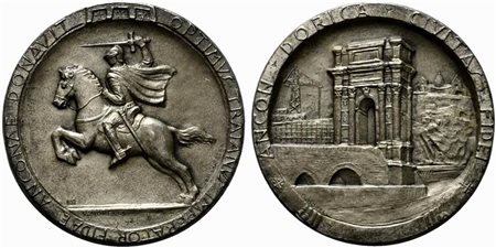 <br>ANCONA. Medaglia ANCONAE DONAVIT OPTIMVS TRAIANVS IMPERATOR FIDAE. Opus Morelli Ag (103 g - 61,2 mm).