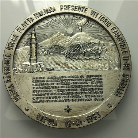 <br>GAETA. Medaglia 1961  1°Centenario della Marina Militare. AG 0.925 (616 g - 110 mm) Opus Benvenuti. Panorama di Gaeta con flotta navale. R/Veduta di Napoli nel 1863 con vesuvio fumante.
