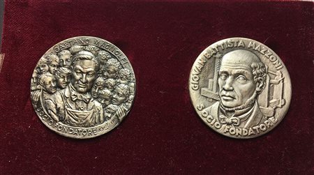 <br>PRATO. Cassa di Risparmio e Depositi. Dittico 1980 di medaglie dei soci fondatori (Gaetano Magnolfi e Giovan Battista Mazzoni). Ag (95 g - 55 mm cad.). FDC. 
