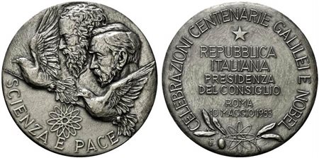 <br>REPUBBLICA ITALIANA. Presidenza del Consiglio 1983. Medaglia Celebrazioni Centenarie Galilei e Nobel. Scienza e Pace. Ag (84 g - 66 mm). Opus Cretara. 