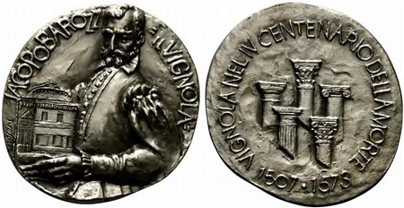 <br>JACOPO BAROZZI "Il Vignola" (1507-1573). Medaglia IV centenario della morte 1573-1973. Ag (190 g - 64,8 mm)