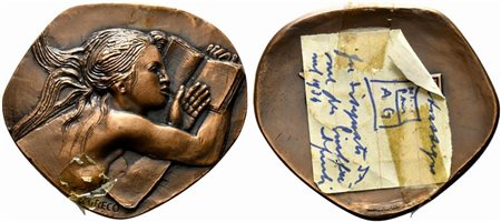 <br>ASSICURAZIONI GENERALI. Medaglia cinquantenario 1931-1981. AE (176 g - 61x70 mm) Opus Greco. Con dedica su cartoncino. FDC