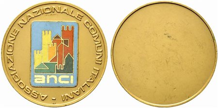 <br>ASSOCIAZIONE NAZIONALE COMUNI ITALIANI. Medaglia senza data, coniazione S.Johnson. AE dorato con smalti (79 g - 60,3 mm). SPL