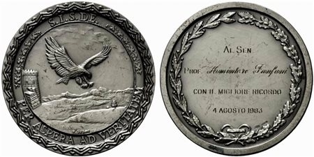 <br>S.I.S.D.E. (Servizio per le Informazioni e la Sicurezza Democratica). Medaglia 1983 nominativa al Sen. Prof. Amintore Fanfani. AG (100,5 g - 61,8 mm). SPL 