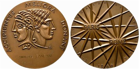 <br>PARIGI. Medaglia 1966 10° anniversario gemellaggio Parigi - Roma ad Amintore Fanfani. AE (250g - 80,9 mm) qFDc