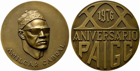 <br>GUINEA E CAPO  VERDE. AMILCAR CABRAL. Medaglia1976 XX anniversario PAIGC Partito Africano per l'Indipendenza della Guinea e di Capo Verde. AE (187 g - 79,8 mm).