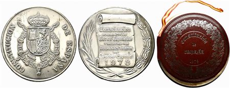 <br>SPAGNA. Costituzione di Spagna 1978, con scatola in metallo (80 mm - 97,84 g)