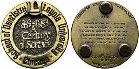 <br>STATI UNITI. Chicago. Medaglia/fermacarte 1983 School of Dentistry Loyola University. AE dorato (247 g - 81,8 mm)