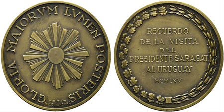 <br>URUGUAY. Medaglia 1965 ricordo della visita del Presidente Saragat. AE ( 63,7 g - 55,3 mm) Opus Chiancone. qFDC
