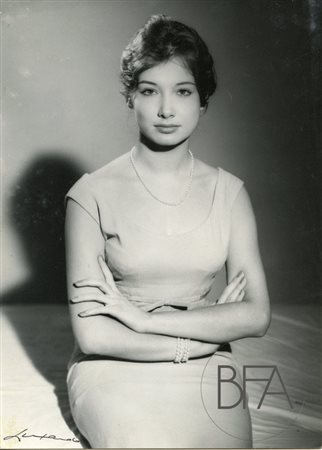 Elio Luxardo Annabella Incontrera by Elio Luxardo.