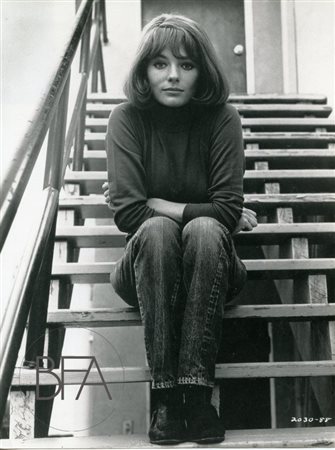  Natalie Wood sitting portrait on stairs.