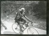  Henry Catelan brakes a lever during a race.