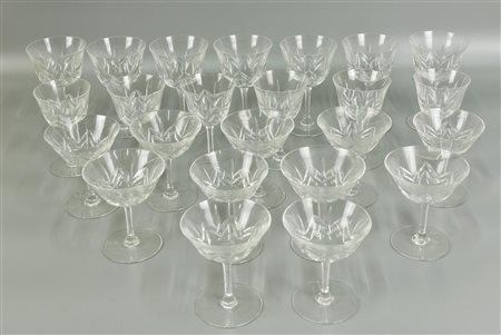 LOTTO DI BICCHIERI lotto composto da 24 bicchieri di varie forme e misure...