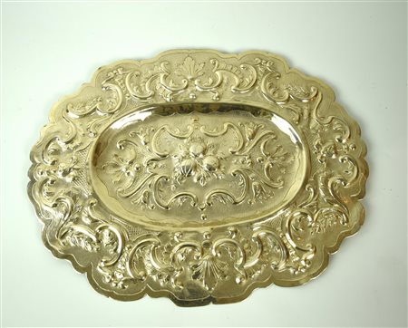 VASSOIO in metallo argentato cm 43x55 peso gr. 689 circa