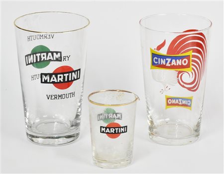 LOTTO DI TRE BICCHIERI PUBBLICITARI in vetro Martini e Cinzano h cm 20 e h cm...