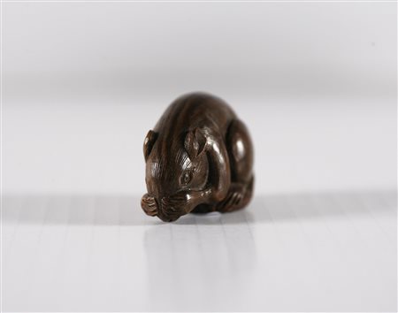 MANIFATTURA GIAPPONESE DEL XIX SECOLO Netsuké raffigurante un topo. Legno...