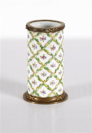 MANIFATTURA DI SEVRES Vasetto in porcellana con decorazioni ed applicazioni...