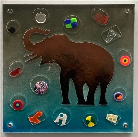 Renzo Nucara "Elephant" 2013
Plexiglass, legno, resine e oggetti su tavola
cm 35