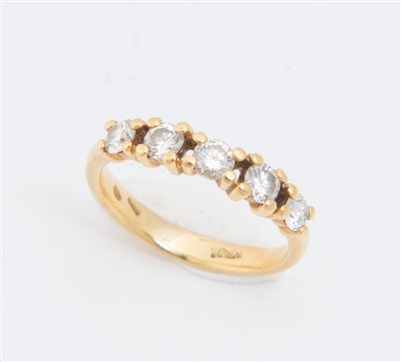 ANELLO “DAMIANI” IN ORO GIALLO E DIAMANTI. Firmato “Damiani”, realizzato ad...