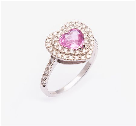 ANELLO IN ORO BIANCO, DIAMANTI E ZAFFIRO ROSA. Realizzato con cuore in...