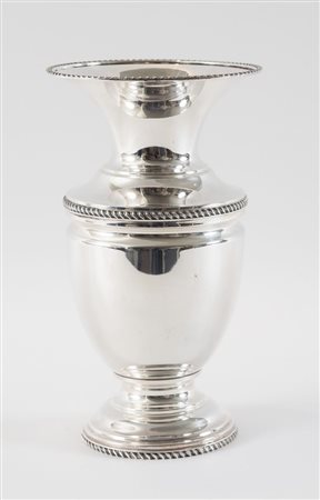 TIFFANY&Co., New York. Vaso in argento 925. Sotto la base reca punzoni:...