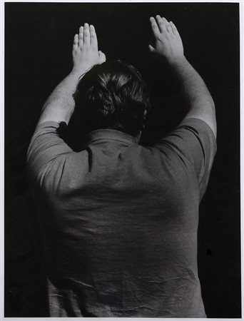 TURI RAPISARDA Senza titolo fotografia in bianco e nero cm. 40,3x30,5; opera...