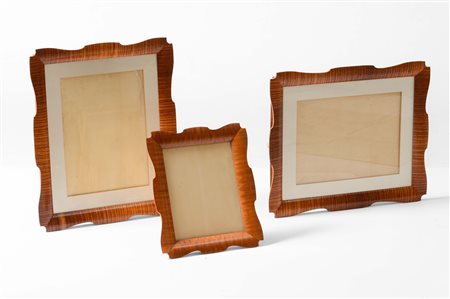 Set di tre cornici portafoto con struttura in legno e cristallo., Prod. Italia, 1950 ca.