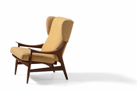 Poltrona con struttura e sostegni in legno e rivestimento in tessuto., 